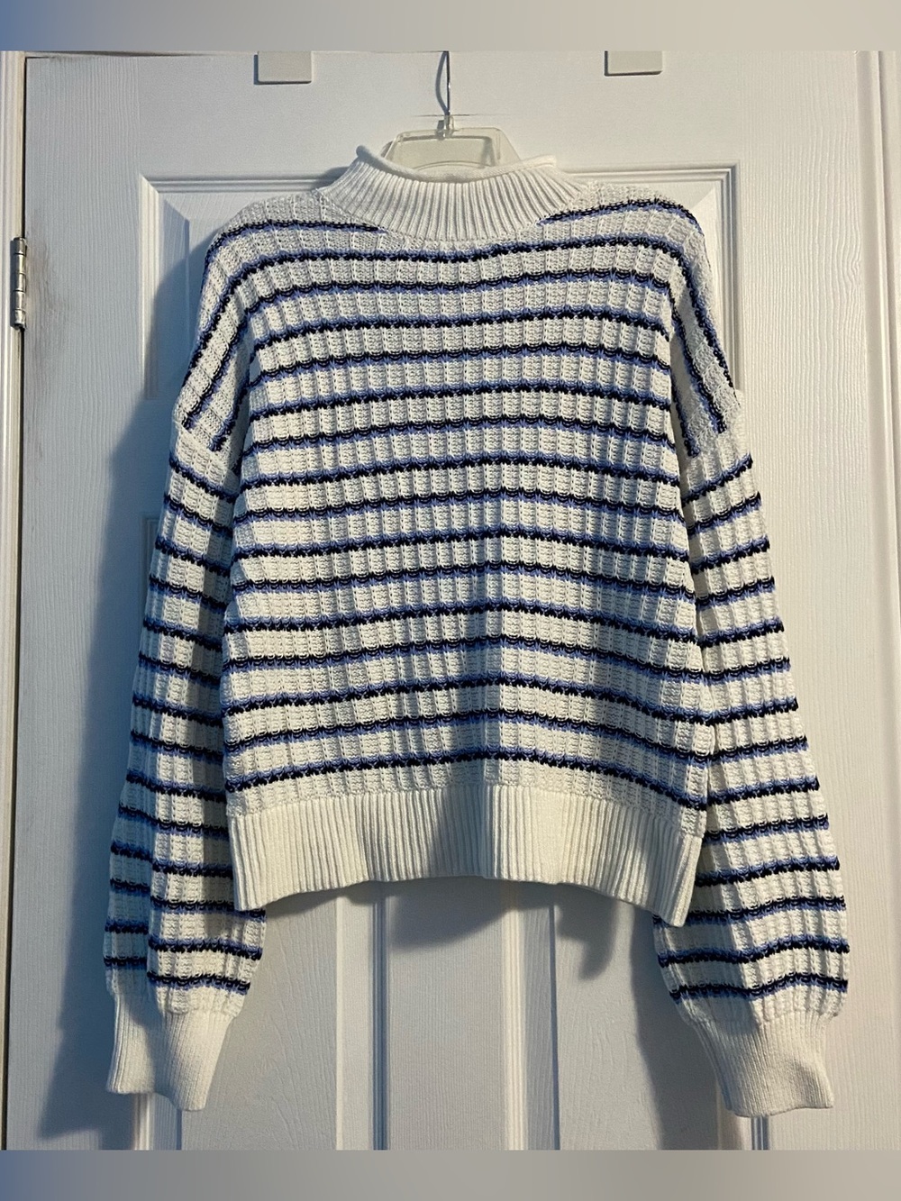 Old Navy Women’s White Striped Turtleneck Sweater Size M Tall 100% Cotton